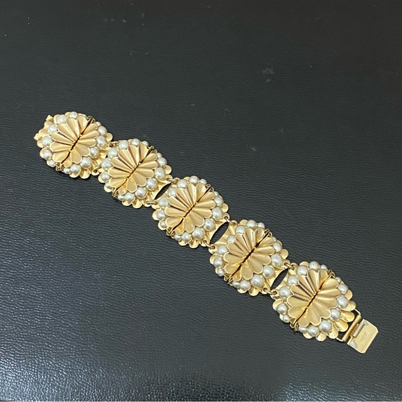 Vintage NAPIER Gold-tone Faux Pearl Flower Link Bracelet 40.2g - Picture 4 of 13